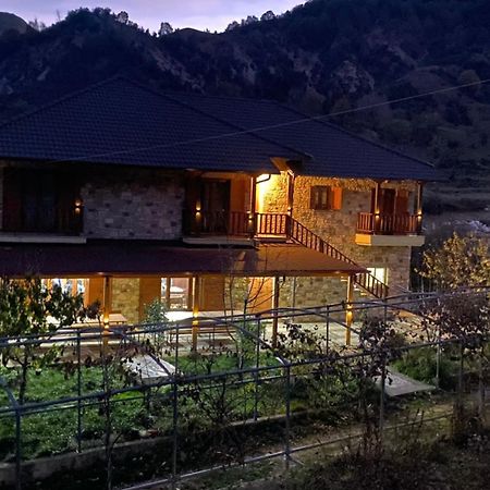 Bujtina Hader Xhebro Hostel Tepelena Kültér fotó