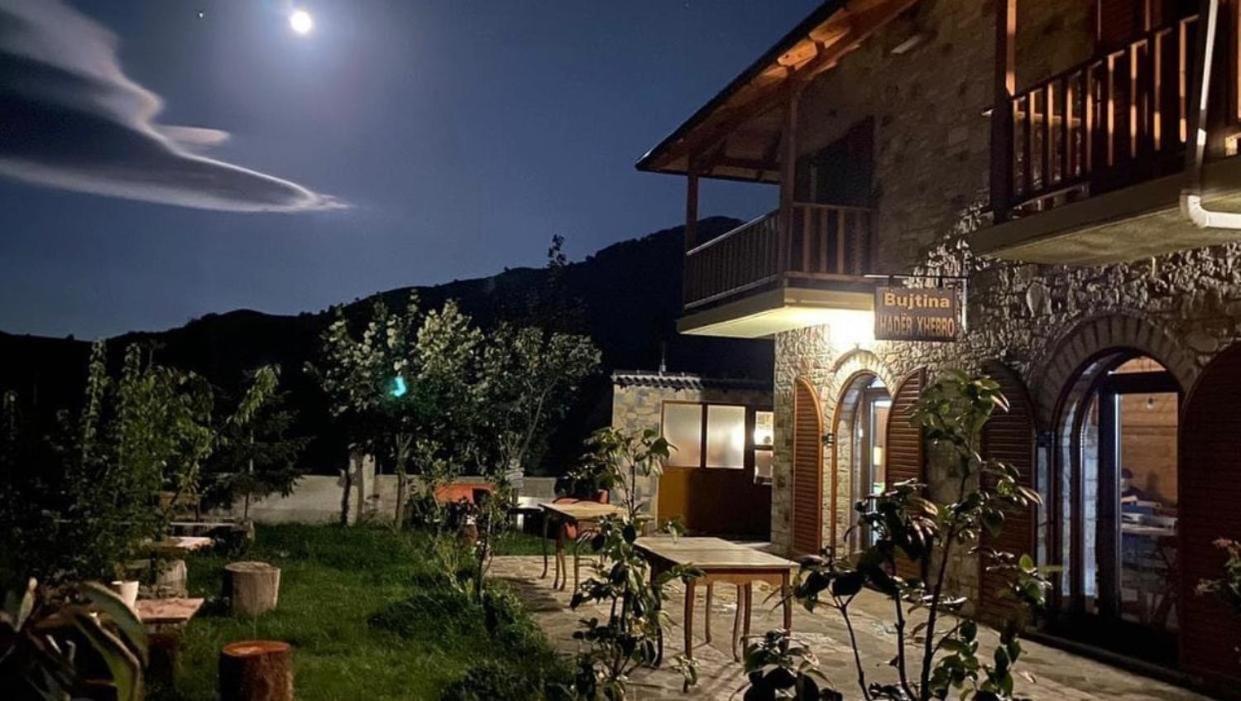 Bujtina Hader Xhebro Hostel Tepelena Kültér fotó