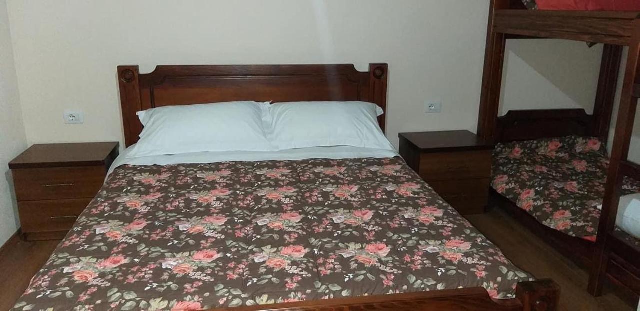 Bujtina Hader Xhebro Hostel Tepelena Kültér fotó