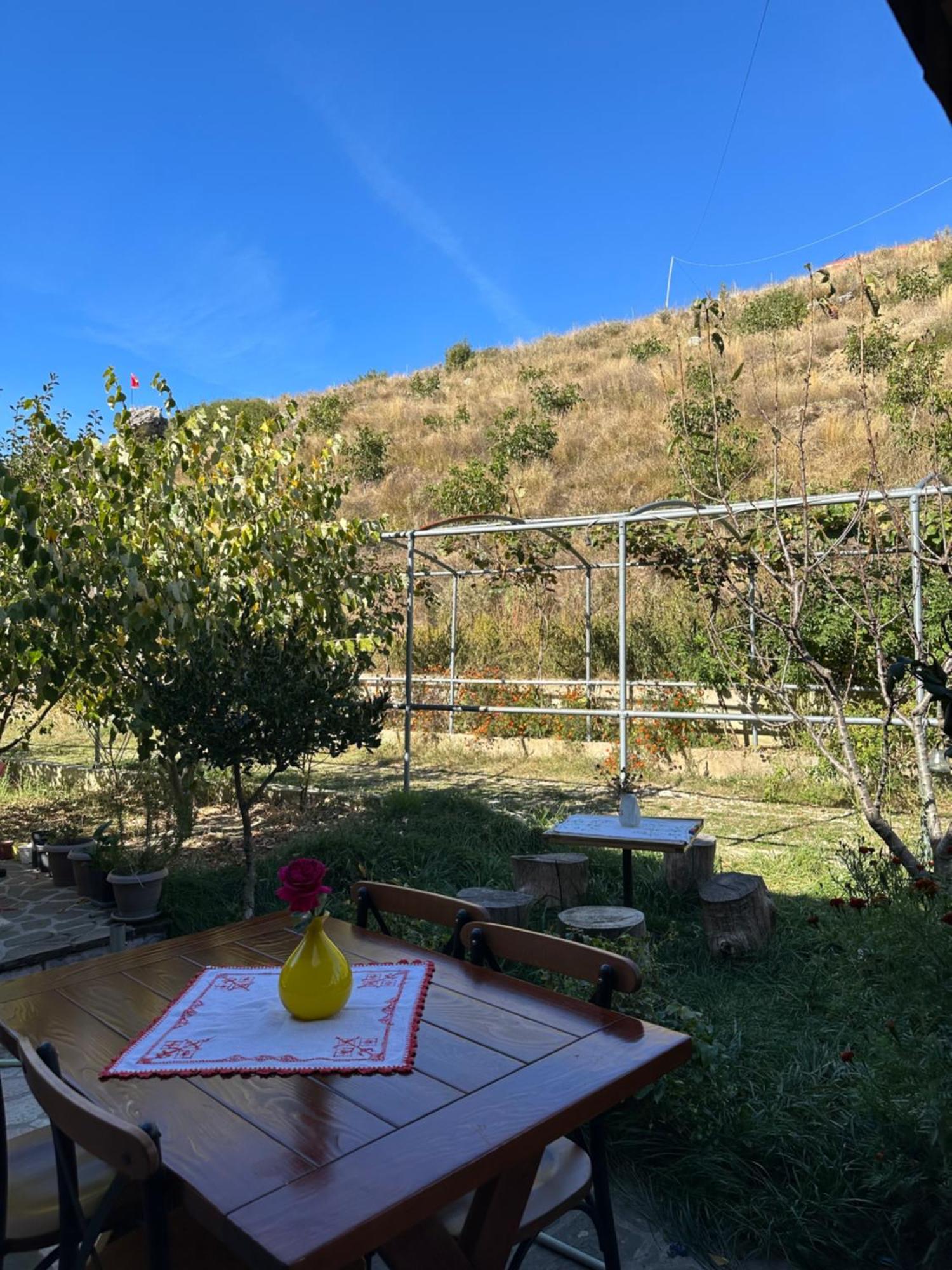 Bujtina Hader Xhebro Hostel Tepelena Kültér fotó